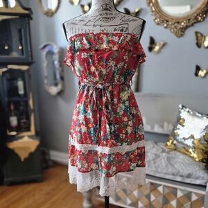 70s Vibe Red Floral Dress with Lace Trim Medium